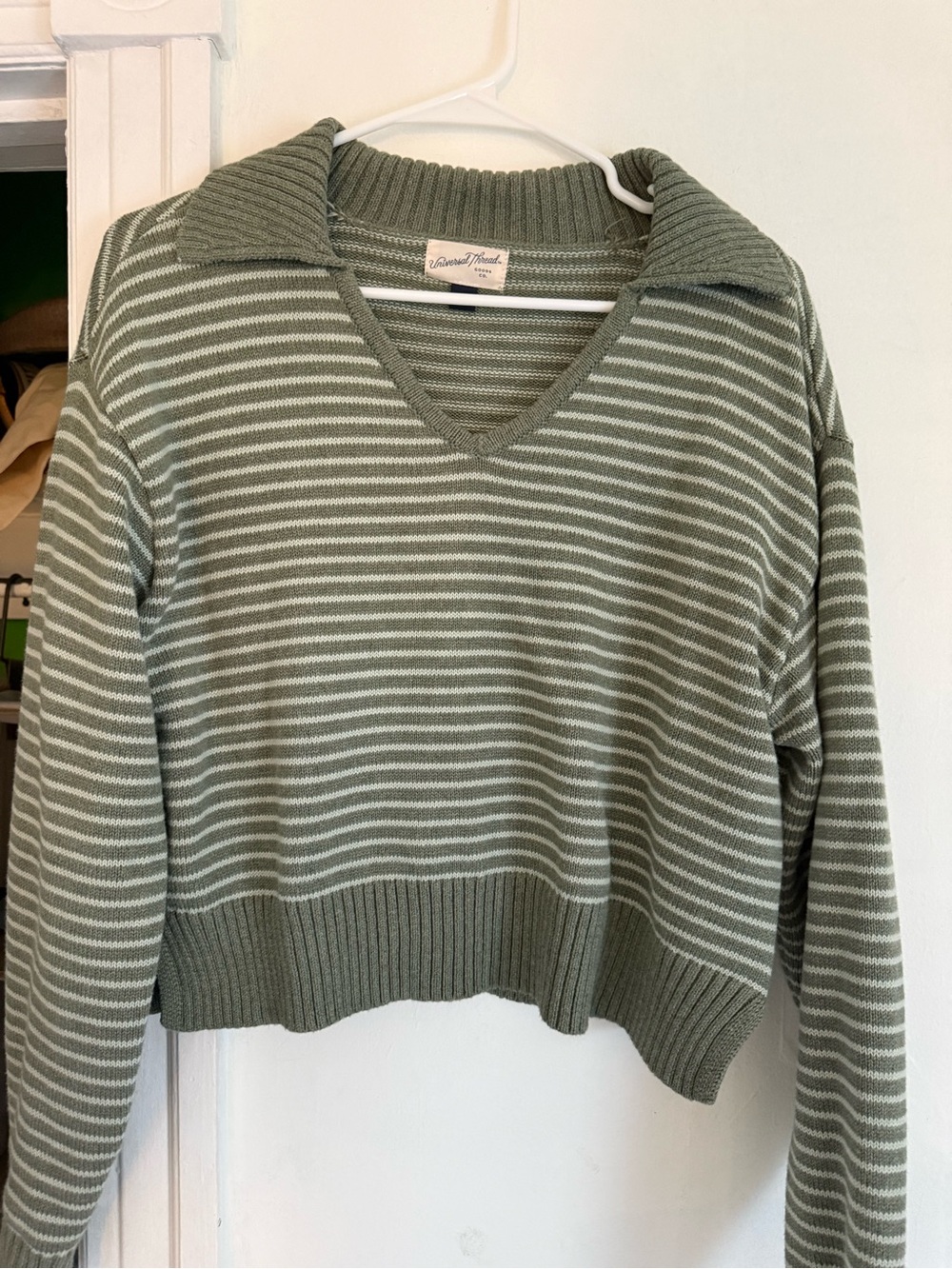 Universal Threads Women's Striped V-Neck Collar Sweater - Sage Green